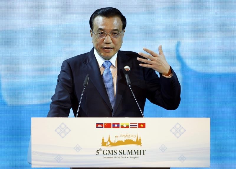 © Reuters. Primeiro-ministro da China, Li Keqiang, discursa durante abertura de um encontro regional em Bangcoc