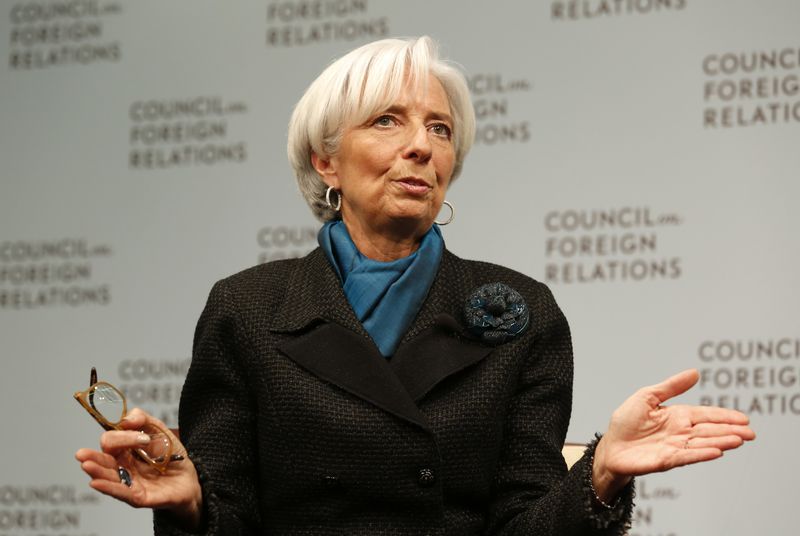 © Reuters. Lagarde insta a BCE a compartir riesgos en cualquier programa de compra de bonos