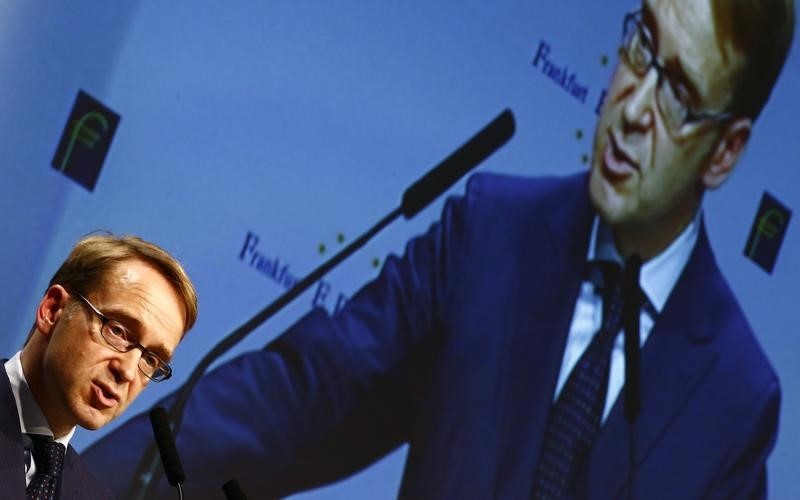 © Reuters. German Bundesbank President Weidmann delivers his speech at the European Banking Congress in the Old Opera house in Frankfurt