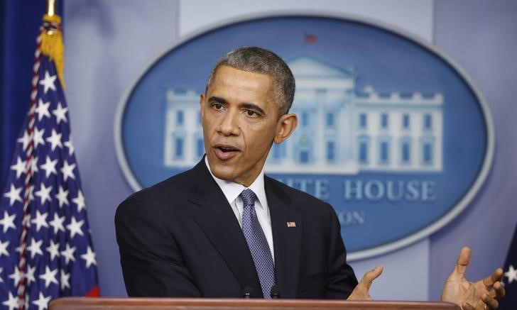 © Reuters. U.S. President Obama answers a question about the administration's new policy on Cuba after his end of the year press conference in the briefing room of the White House in Washington