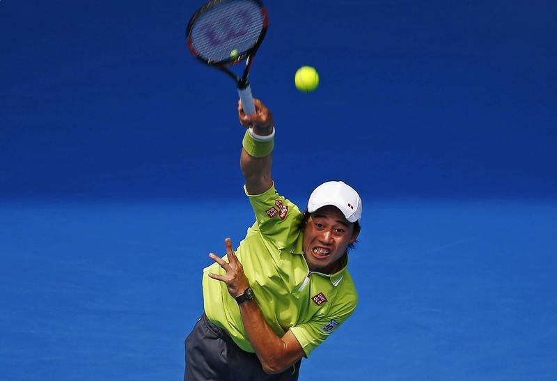 © Reuters. Nishikori of Japan serves to Almagro of Spain during their men's singles match at the Australian Open 2015 tennis tournament in Melbourne