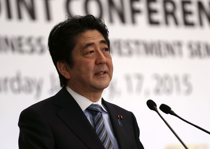 © Reuters. Japan's Prime Minister Abe delivers a speech while attending a conference in Cairo