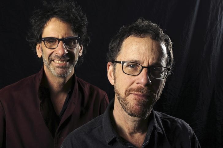 © Reuters. Directors Joel Coen and Ethan Coen pose for a photo in Los Angeles