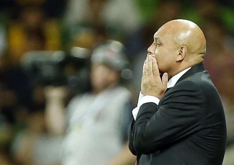 © Reuters. Jordan's coach Ray Wilkins reacts during their Asian Cup Group D soccer match against Japan at the Rectangular stadium in Melbourne