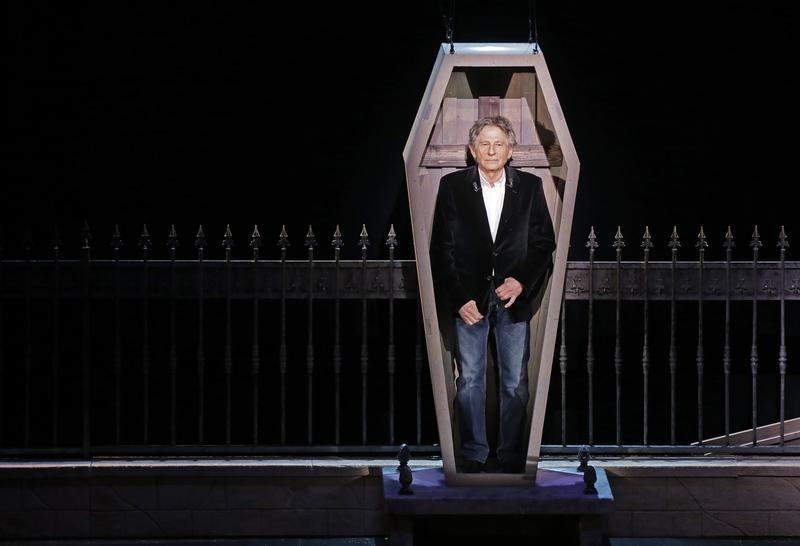 © Reuters. Polish-French film director Polanski stands inside a coffin as he takes part in the presentation of the musical "Le Bal des Vampires" (Dance of the Vampires) at the Mogador theater in Paris