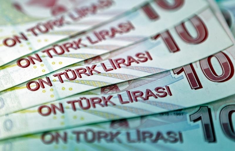 © Reuters. تركيا تخفض سعر الفائدة مع تباطؤ التضخم وتزايد الضغط السياسي