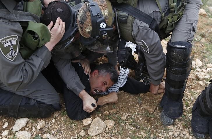 © Reuters. Los árabes de Israel, en huelga general en protesta por la violencia policial