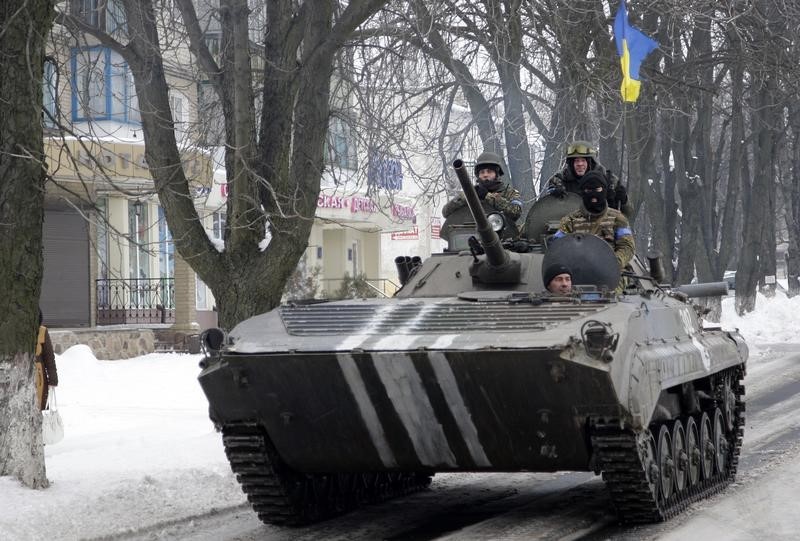 © Reuters. Tropas ucranianas se enfrentan a fuerzas regulares rusas, según Kiev