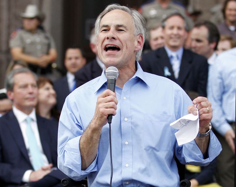 © Reuters. Texas Attorney General Abbott speaks during an anti-abortion rally at the State Capitol in Austin