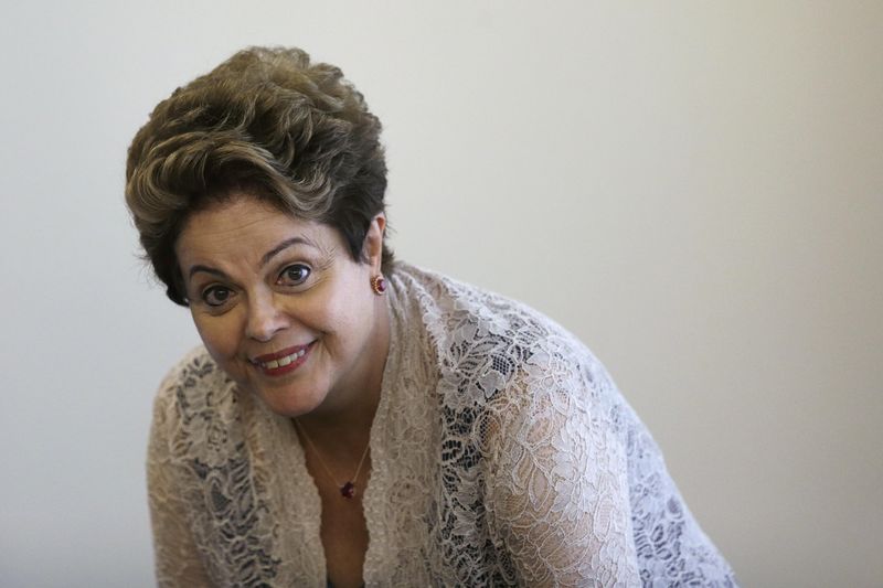 © Reuters. Rousseff looks on during a meeting at the Planalto Palace in Brasilia