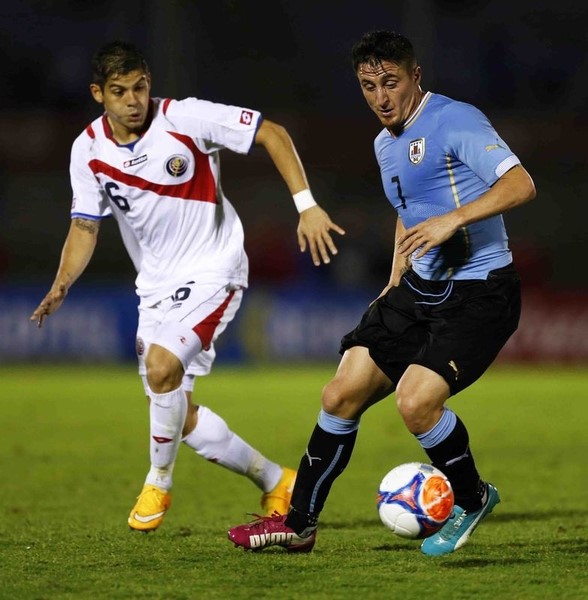 © Reuters. El uruguayo Cristian Rodríguez, cedido del Atlético de Madrid al Parma