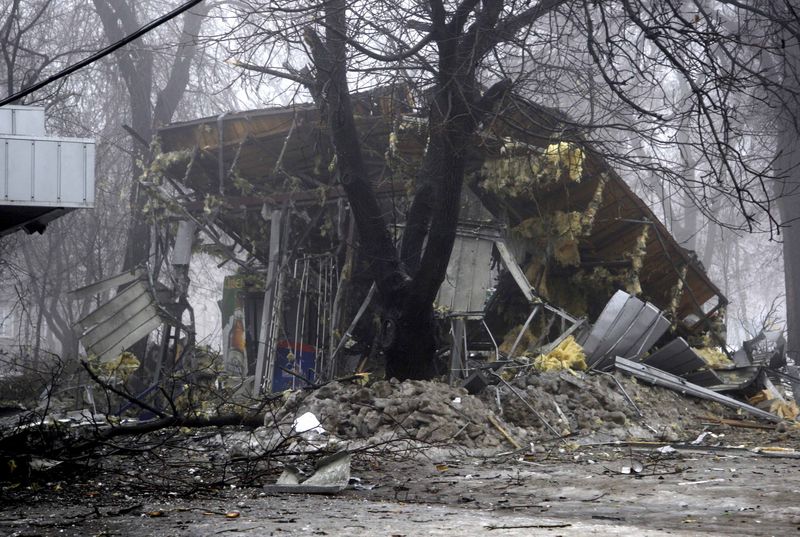 © Reuters. A building of a shop, which according to locals was recently destroyed by shelling, is seen in Donetsk