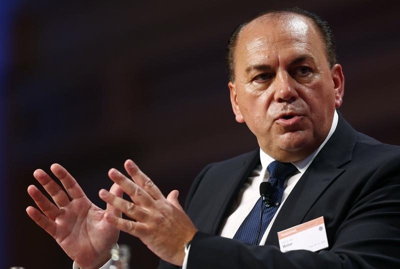 © Reuters. Axel Weber chairman of UBS AG speaks during the annual meeting of the German business newspaper Handelsblatt in Frankfurt