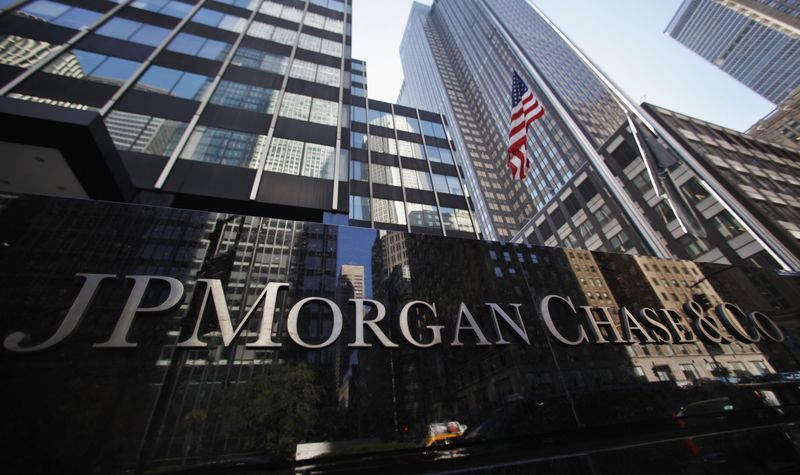 © Reuters. JP Morgan Chase & Co sign outside headquarters in New York