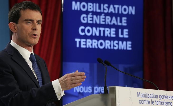 © Reuters. Primeiro-ministro francês, Manuel Valls, em entrevista coletiva no Palácio do Eliseu