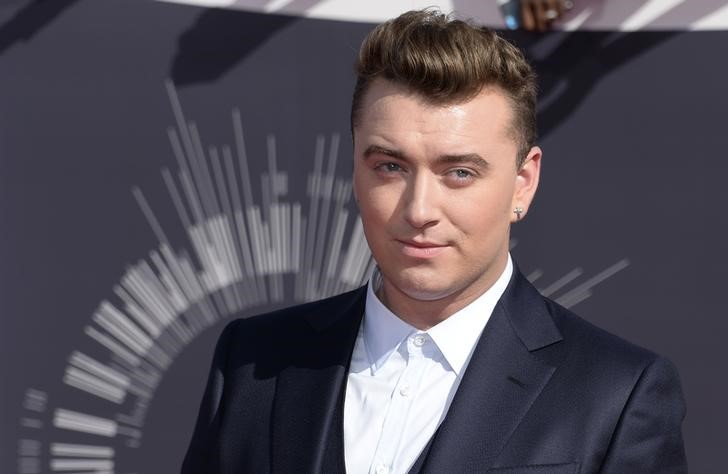 © Reuters. Cantor britânico Sam Smith ao chegar para cerimônio do MTV Music Video Awards 2014, em Inglewood, Califórnia 