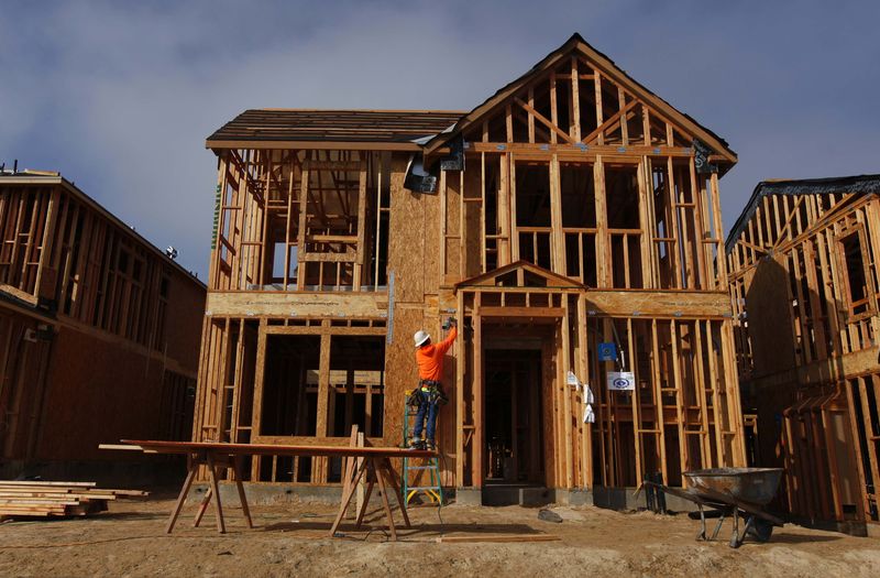 © Reuters. A construction worker is seen building single family homes in San Diego