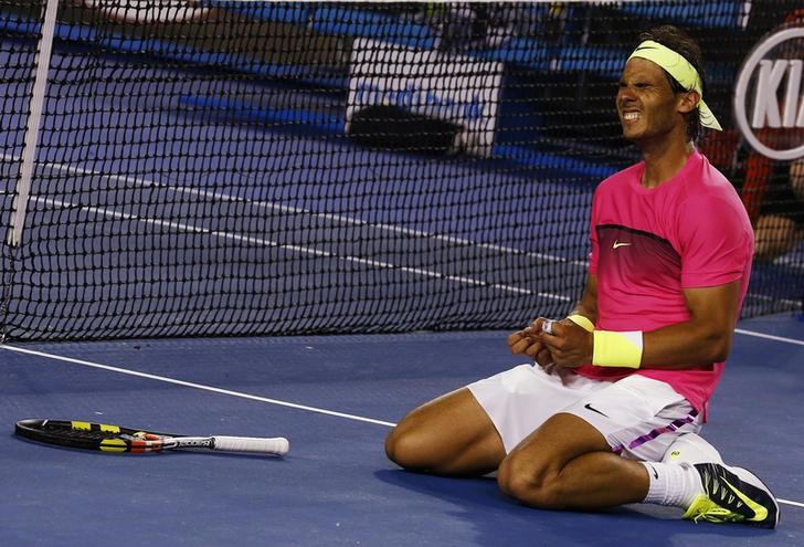 © Reuters. Tenista espanhol Rafael Nadal comemora vitória sobre o norte-americano Tim Smyczek na segunda rodada do Aberto da Austrália, em Melbourne