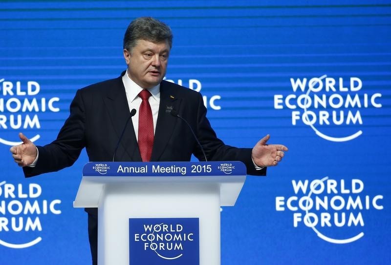 © Reuters. Presidente da Ucrânia, Petro Poroshenko, discursa durante o Fórum Econômico Mundial em Davos, na Suíça