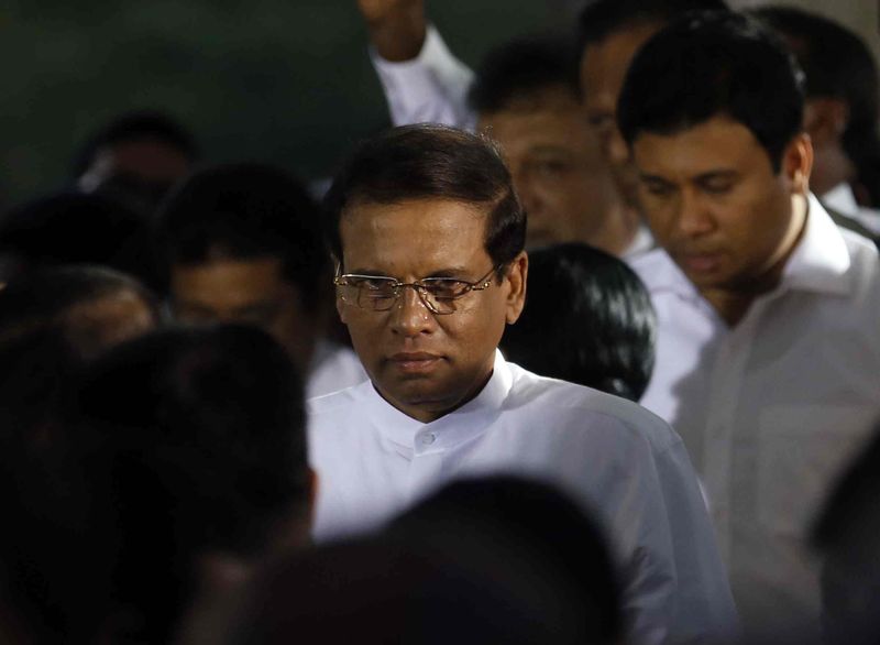 © Reuters. Sri Lanka's newly elected President Maithripala Sirisena arrives for his swearing-in ceremony in Colombo