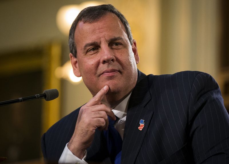 © Reuters. New Jersey Governor Chris Christie pauses as he delivers his state of the state address at the New Jersey State House in Trenton