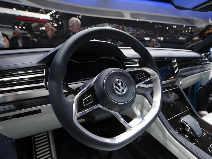 © Reuters. Volkswagen considera quotazione business mezzi pesanti 
