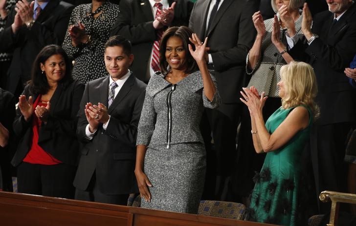 © Reuters. U.S. first lady Michelle Obama waves prior to President Obama's State of the Union address to a joint session of Congress on Capitol Hill in Washington