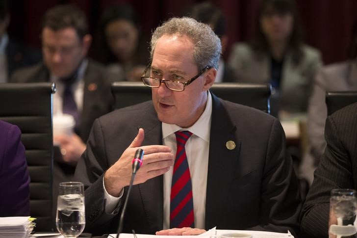 © Reuters. U.S. Trade Representative Michael Froman speaks during opening remarks at the U.S.-China Joint Commission on Commerce and Trade event in Chicago