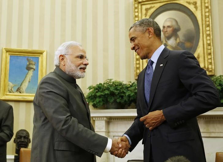 © Reuters. U.S. President Obama shakes hands with India's PM Modi during their meeting at the White House in Washington