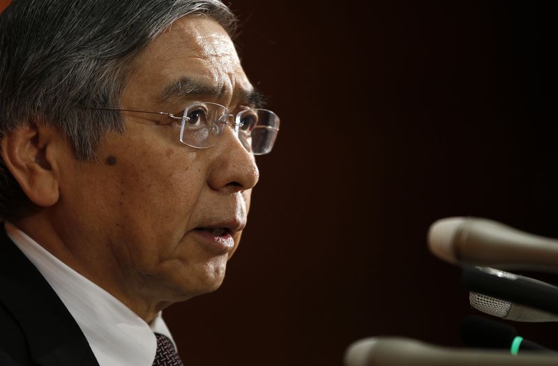 © Reuters. BOJ Governor Kuroda speaks duriing a news conference at the BOJ headquarters in Tokyo