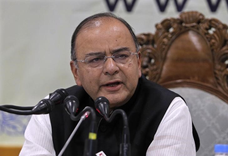 © Reuters. India's new Finance and Defence Minister Arun Jaitley speaks during news conference in Srinagar