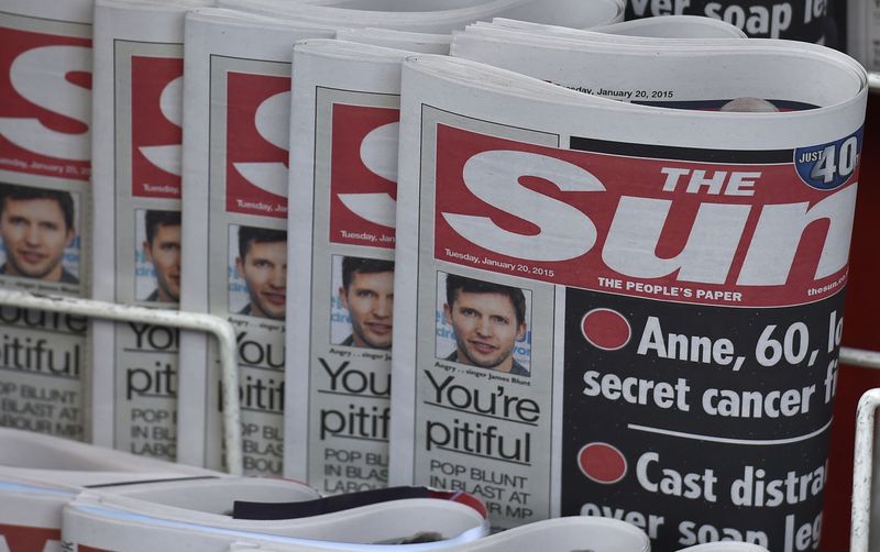 © Reuters. 'The Sun' se mofa de críticos publicando de nuevo imágenes de mujeres desnudas