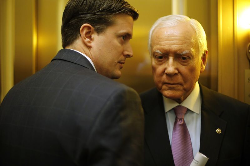 © Reuters. Hatch confers with an aide after Democratic and Republican party policy luncheons at the U.S. Capitol in Washington
