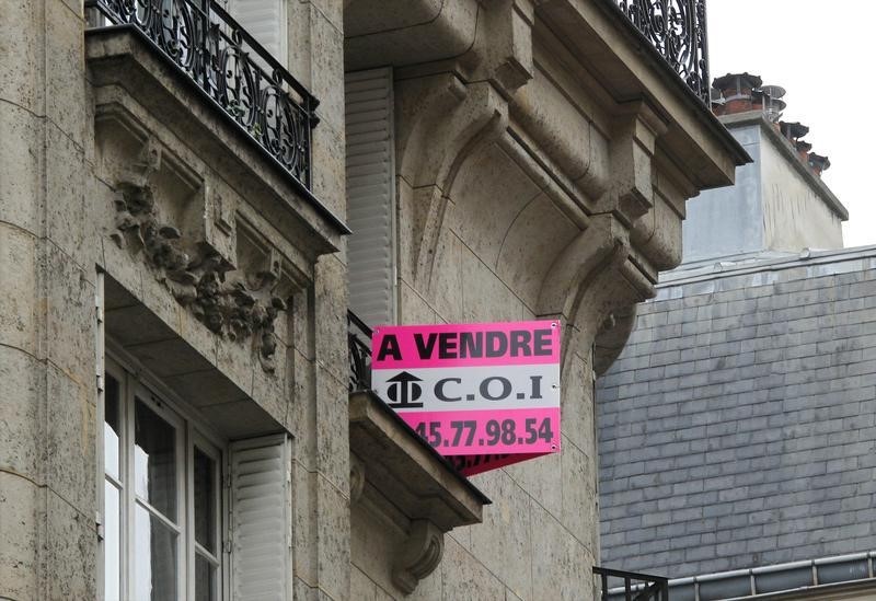 © Reuters. RECUL DE 7,8% DE LA PRODUCTION DE CRÉDITS IMMOBILIERS LAN DERNIER