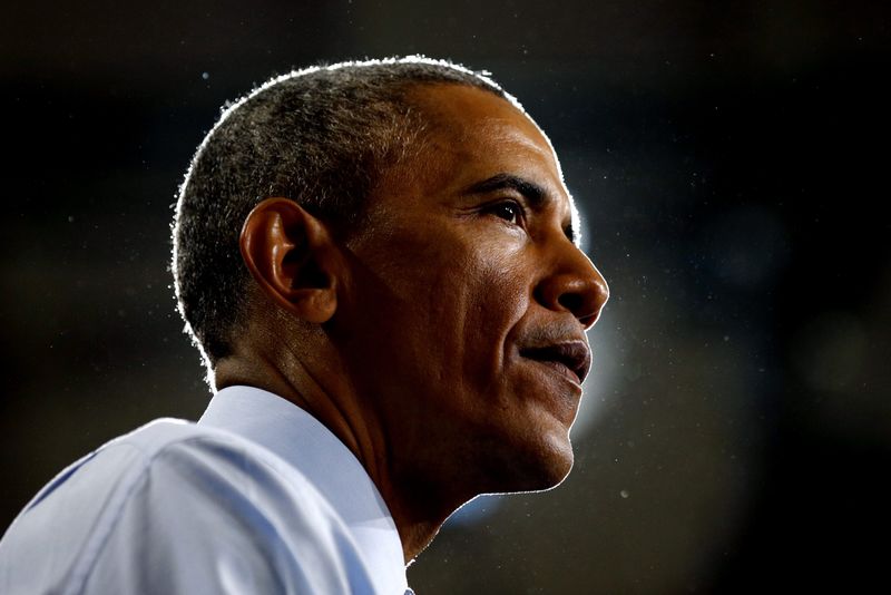 © Reuters. U.S. President Barack Obama pauses while speaking during a visit to the University of Kansas in Lawrence