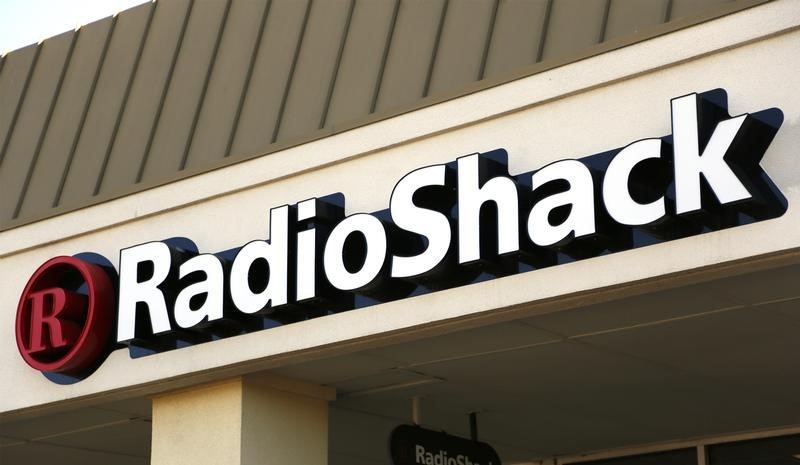 © Reuters. The sign outside the RadioShack store is seen in Westminster, Colorado