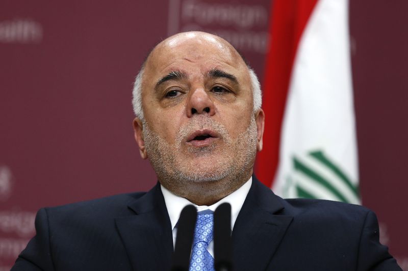 © Reuters. Premiê do Iraque, Haider al-Abadi, concede entrevista coletiva em Londres