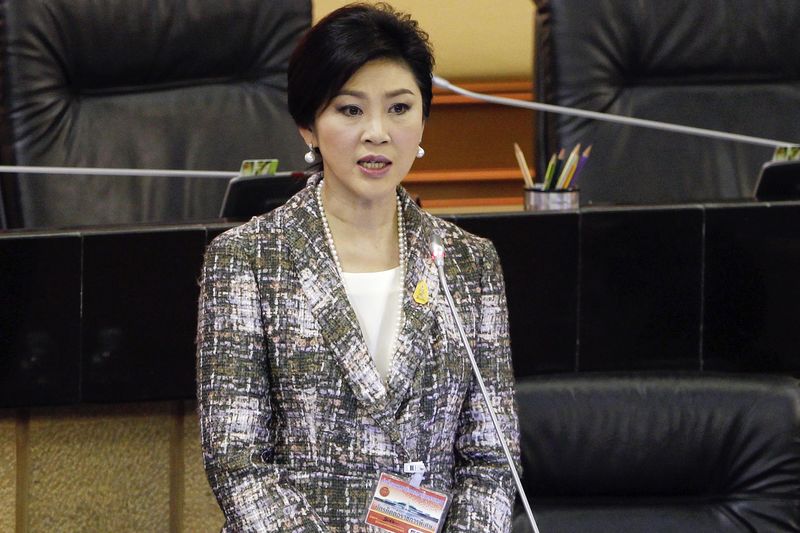 © Reuters. Ousted former Prime Minister Yingluck Shinawatra delivers her statement at the National Legislative Assembly meeting in Bangkok