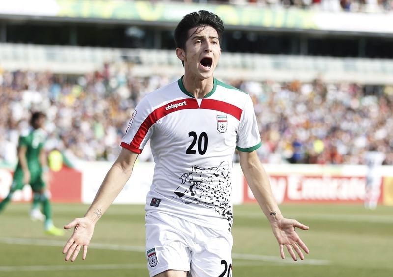 © Reuters. Iran's Sardar Azmoun celebrates his goal during their Asian Cup quarter-final soccer match against Iraq at the Canberra stadium in Canberra 