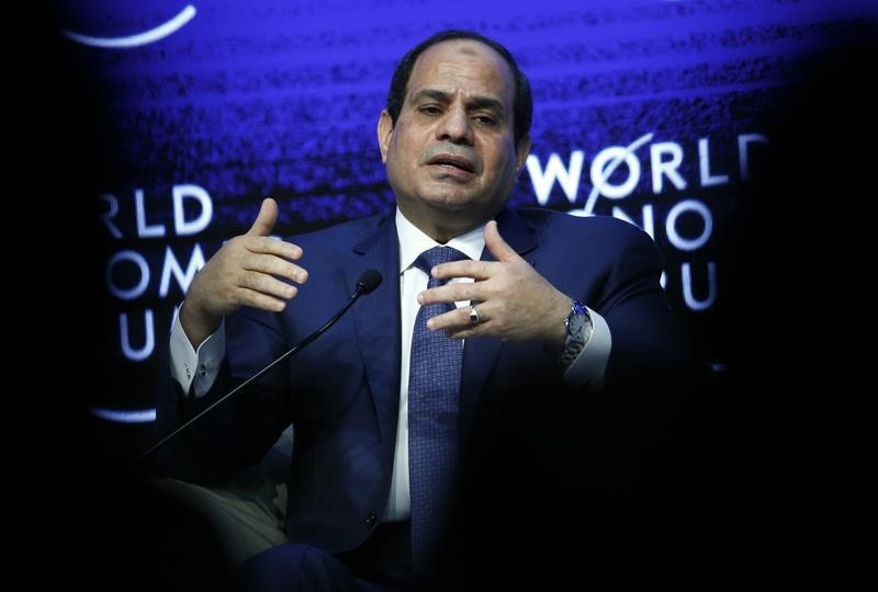 © Reuters. مصر تعلن الحداد أسبوعا على وفاة العاهل السعودي والسيسي يشارك في الجنازة