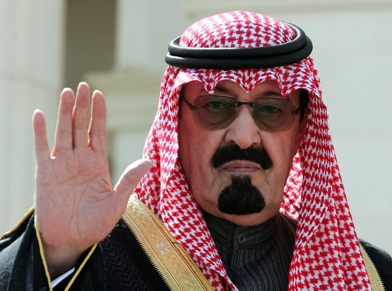 © Reuters. العاهل السعودي الراحل الملك عبد الله يوارى الثرى يوم الجمعة