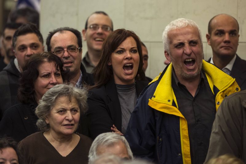 © Reuters. Desde prisión, Amanecer Dorado hace una tranquila y corrosiva campaña en Grecia