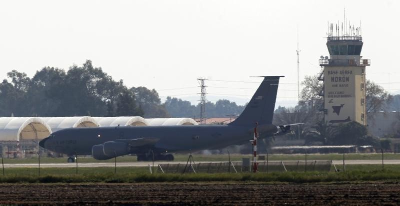 © Reuters. España acepta negociar un aumento de militares de EEUU en la base de Morón