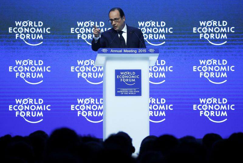 © Reuters. CONSCIENTE DE SES ATOUTS, LA FRANCE AGIT POUR RÉDUIRE SES HANDICAPS, DÉCLARE FRANÇOIS HOLLANDE À DAVOS