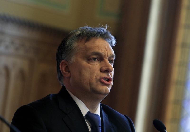 © Reuters. Hungarian PM Orban speaks during a news conference with central bank Governor Matolcsy in Budapest