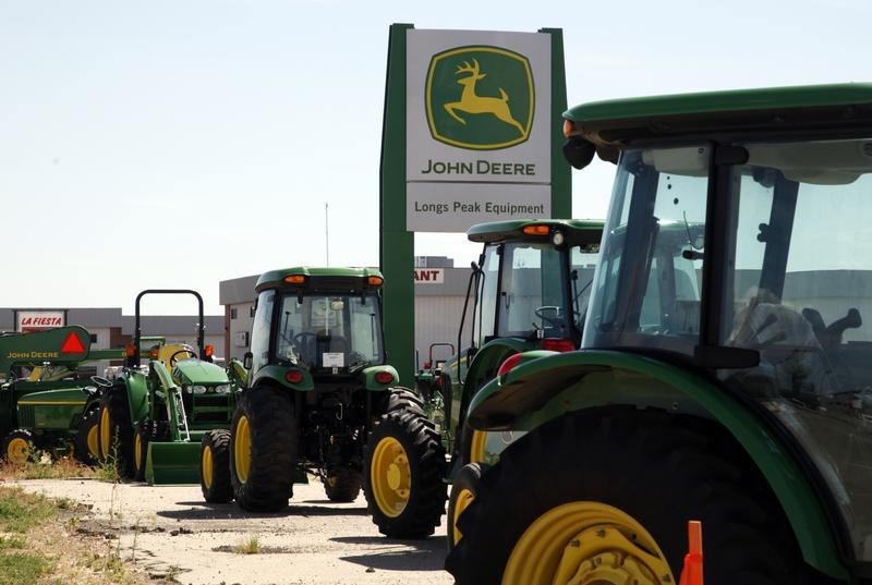 © Reuters. John Deere commercial vehicles are seen at a dealer in Longmont