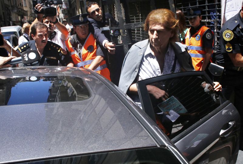 © Reuters. The mother of late prosecutor Alberto Nisman, leaves the office of prosecutor Viviana Fein, who is investigating Nisman's death, in Buenos Aires