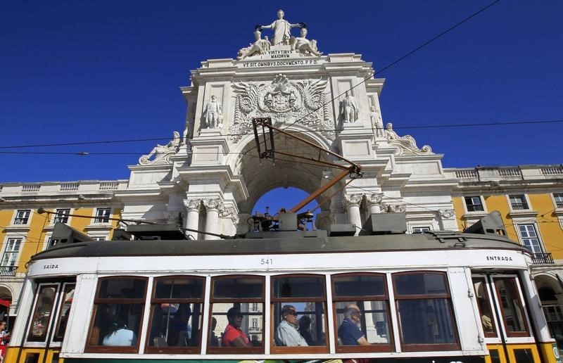 © Reuters. LE DÉFICIT PUBLIC DU PORTUGAL RÉDUIT DE 20% EN 2014