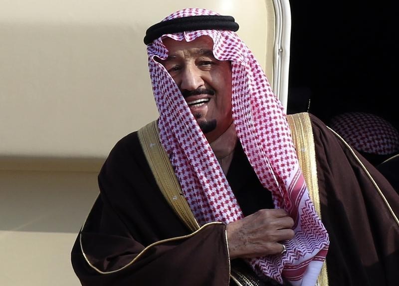 © Reuters. Saudi Arabia's Crown Prince Salman bin Abdul Aziz al-Saud arrives at Haneda airport in Tokyo