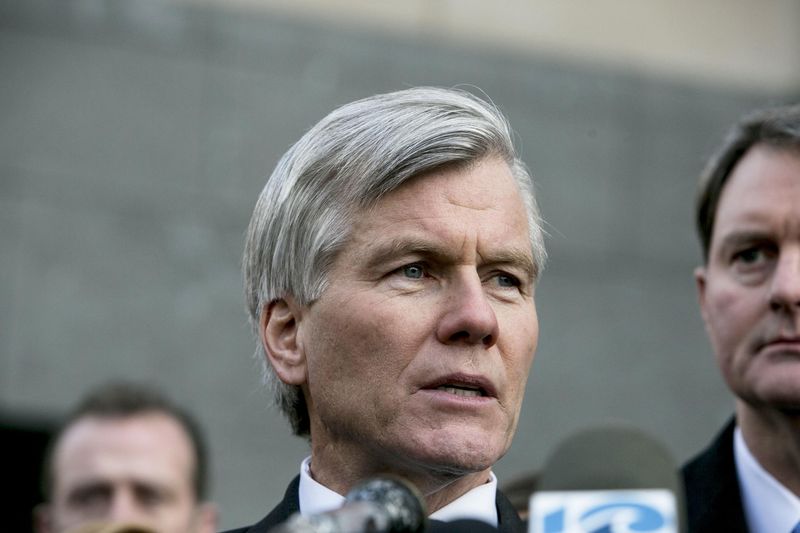 © Reuters. Former Virginia Governor Robert McDonnell addresses the media after his sentencing hearing in Richmond